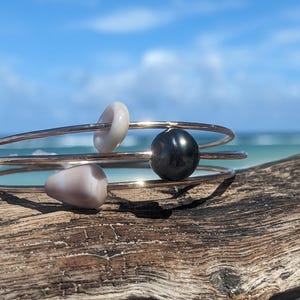 Set of 3 Tahitian Pearl, puka and cone shell Bangles image 2