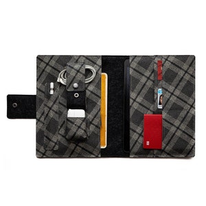 iPad Folio Case mit Ladegerät Tasche, Apple Pencil Halter, Visitenkartenfächern & Kabelaufwicklung. Kompatibel mit iPad Air/Pro/10. Vegan freundlich