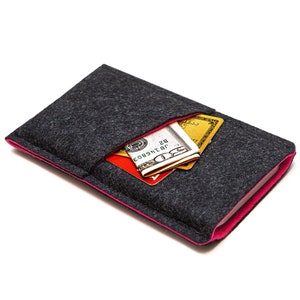 Funda acolchada para iPhone 16e, 16 Pro Max, 16 Plus y SE, con tarjetero. Combinación de fieltro gris oscuro y rosa. Ideal para regalar a amigos y familiares.
