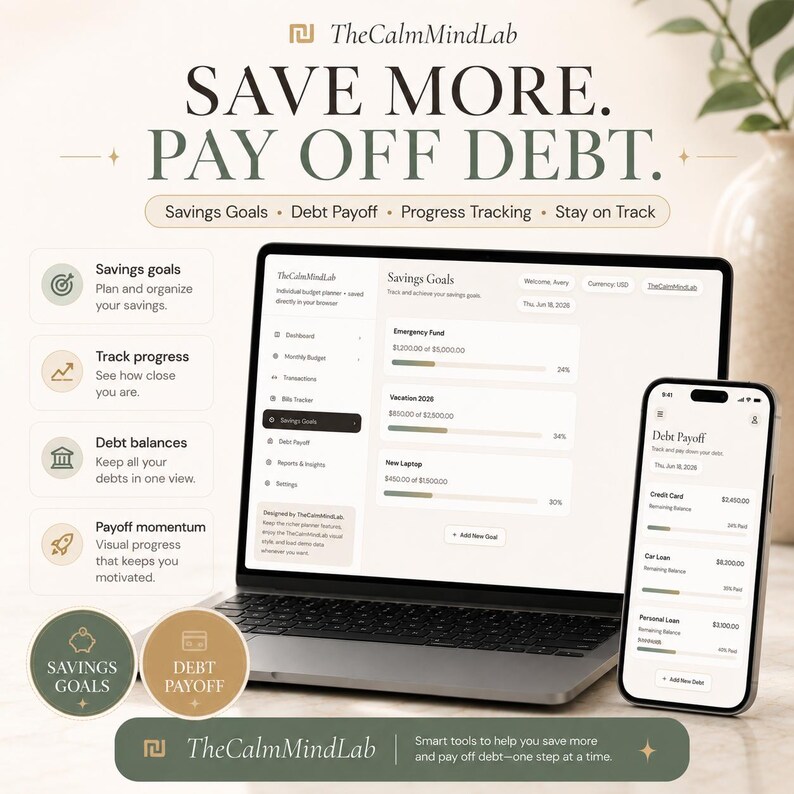 Puede incluir: Un ordenador port&aacute;til y un tel&eacute;fono inteligente que muestran la interfaz del planificador presupuestario digital TheCalmMindLab. Las pantallas muestran objetivos de ahorro, progreso de pago de deudas y herramientas financieras con texto.