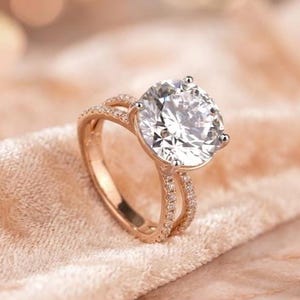 Round Cut Engagement Ring