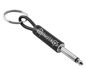 Llavero con enchufe de guitarra y logo del ministerio