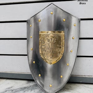 Handgjord medeltida värmesköld med mässingsemblem | Riddarrustning Displaysköld för Cosplay LARP och Reenactment LARP Reenactment Decor