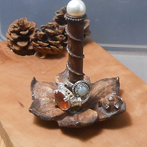 Vintage Blume Ring Stand