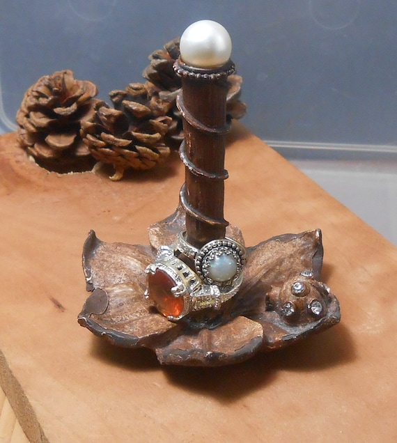 Vintage Flower Ring Stand - image 1