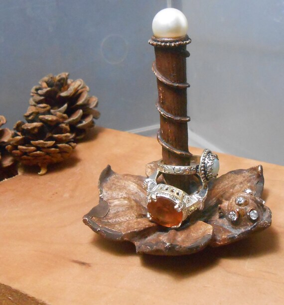 Vintage Flower Ring Stand - image 3