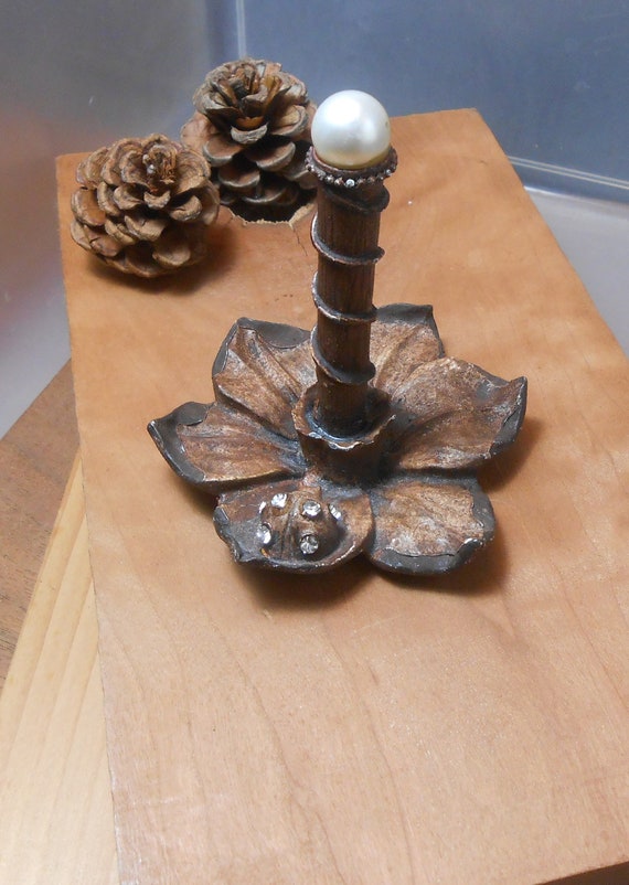 Vintage Flower Ring Stand - image 2