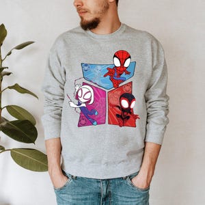 vintage sweat-shirt rétro Spidey et Amazing Friends, sweat-shirt Spidey anniversaire de famille, sweat-shirt maman Spidey, sweat-shirt réunion Spidey image 2