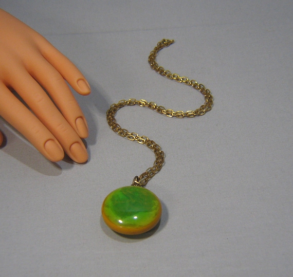 Vintage Domed Bakelite Pendant Necklace - image 1