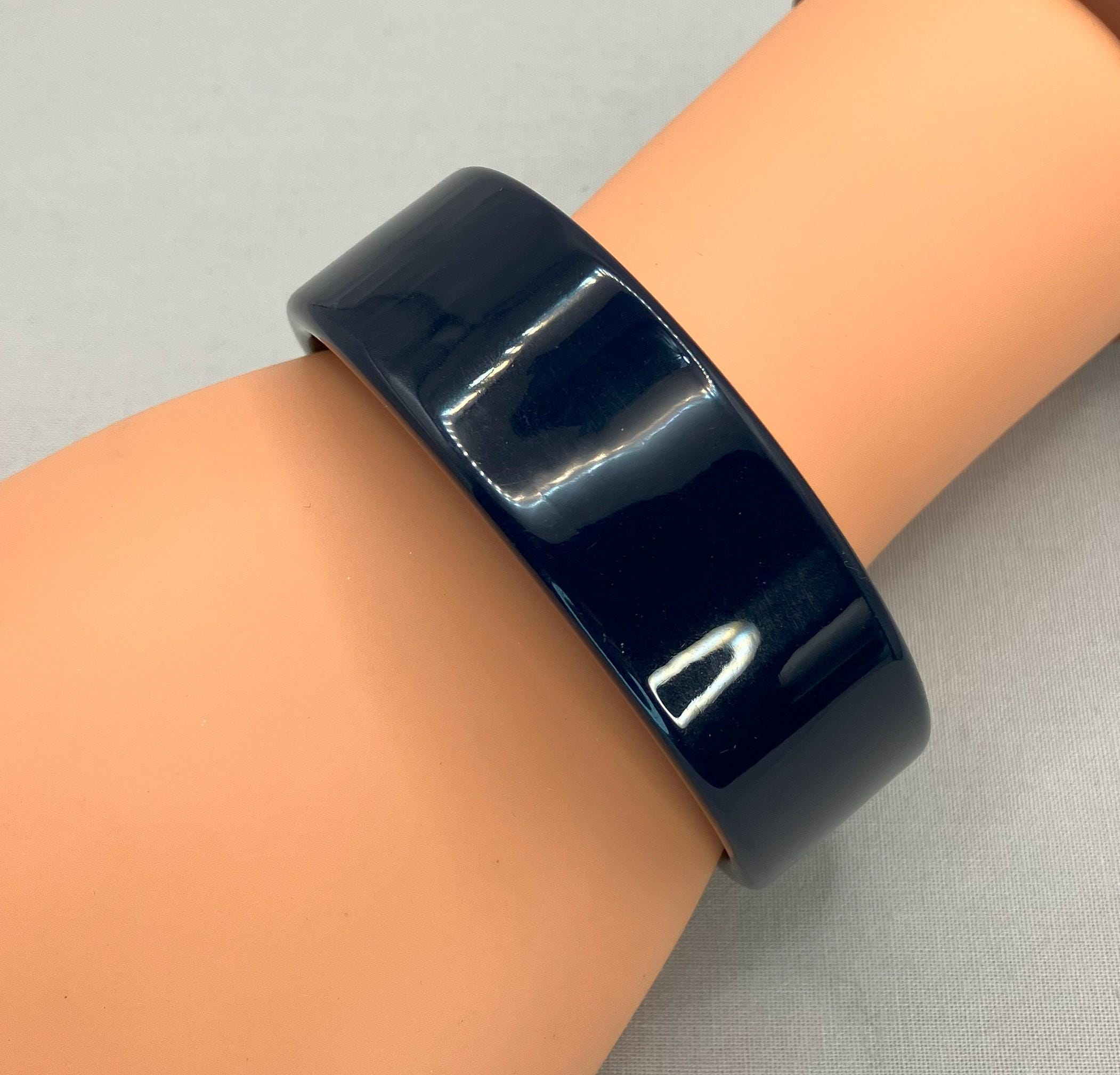 ヴィンテージ ルーサイト バングル - ダークブルー - Etsy 日本