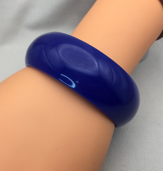 ヴィンテージ　ルーサイトバングル　フランスヴィンテージ ヴィンテージ ルーサイト バングル - ブライトブルー - Etsy 日本