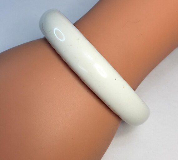 Cream and Deep Raspberry Lucite Bangle - image 2