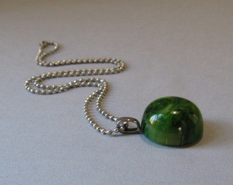 Spinach Vintage Bakelite Cabochon Necklace on Silver Tone Ball Chain