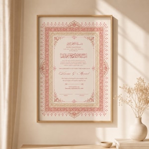 Op de afbeelding: Een rechthoekig ingelijst islamitisch huwelijkscertificaat met een decoratieve roze en gouden bloemenrand. Het document bevat Arabische kalligrafie en Engelse tekst, waaronder de namen Sanna en Murad, en de datum donderdag 29 september 2016.
