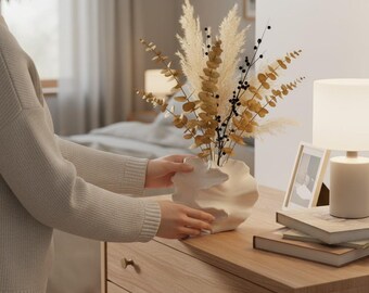 Matte keramische vaas in koraalkleur, beige decoratie voor de woonkamer