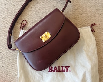 Bally Vintage Bordeaux Leather Shoulder Bag Gold Logo Clasp Flap Burgundy