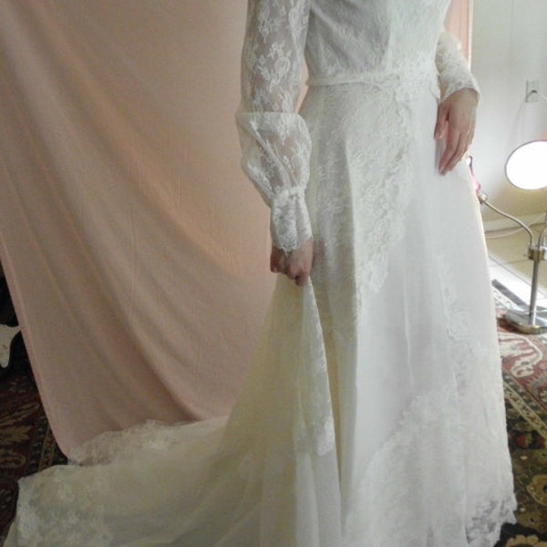 GORGEOUS Vintage 70s Lace Wedding Dress with Train RESERVED for Sachiyo