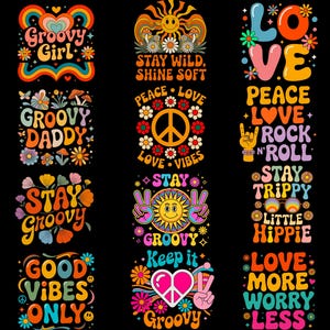 Op de afbeelding: Een verzameling kleurrijke grafische ontwerpen in retrostijl op een zwarte achtergrond. De ontwerpen bevatten zinnen als "Groovy Girl", "Peace Love" en "Love More Worry Less", samen met vredestekens, bloemen en smiley gezichten.