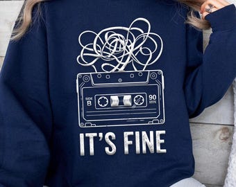 Maglietta Comfort Colors It's Fine Cassette Tape, divertente maglietta retrò anni '90 a tema musica, felpa sarcastica anni '80 con mixaggio su cassetta, per gli amanti della musica analogica vintage.