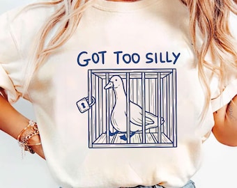 Camiseta Comfort Colors Wormzilla, camiseta divertida con meme de gusano en una cuerda, sudadera retro con gusano Kaiju en una cuerda, regalo sarcástico y original para ella.