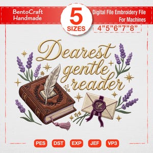 Puede incluir: Una taza de cerámica blanca con asa negra y el texto "But First, Coffee" en negrita negra. La taza está sobre un fondo borroso. La taza mide aproximadamente 10 cm de altura.