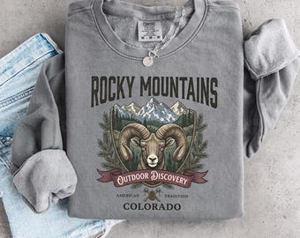 Maglietta Comfort Colors Rocky Mountains Colorado, maglietta vintage con pecora bighorn e tema natura, felpa retrò per la scoperta all'aria aperta, regalo per gli amanti delle montagne del Colorado