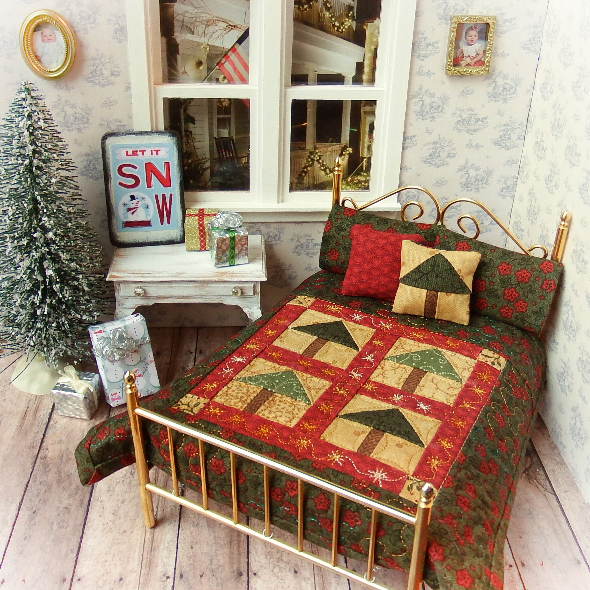 Dollhouse Miniature Christmas Quilt Christmas Tree Farm W 2 Bed Pillows And 2 Decorator Pillows In 1 12 Scale