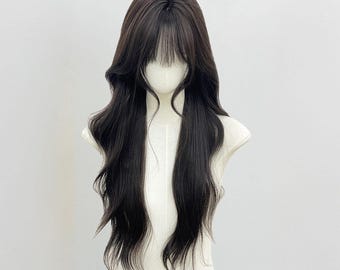 Długa naturalna, falowana, ciemnobrązowa peruka z grzywką dla kobiet, syntetyczna peruka odporna na ciepło, codzienna, modna peruka cosplay