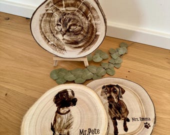 Personalized wooden slice made of real natural wood with photo and text engraving. Ideal as a personal gift or keepsake.