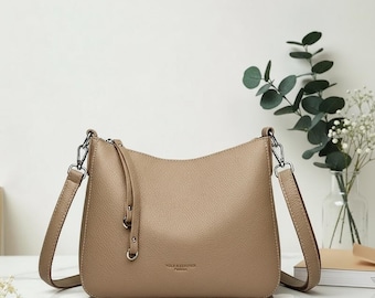 Bolso bandolera pequeño de cuero, compañero de viaje, para uso diario, diseño estructurado, estilo italiano, minimalista, estilo informal.