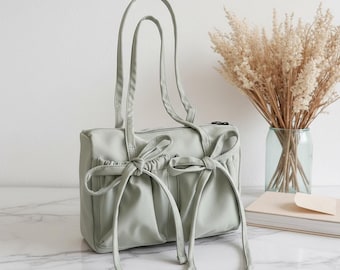 Piccola borsa a tracolla in nylon, borsa da viaggio leggera, borsa tote strutturata con finiture in pelle, design femminile, accessorio da sposa, damigella d'onore