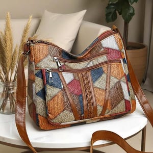 Vintage Crossbody Purse Retro Style Leather Handbag Minimalist Design Classic Patchwork Shoulder Bag Small Zippered Travel Companion