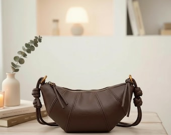 Bolso de hombro de terciopelo, diseño minimalista, accesorio de moda, bolso con cremallera, textura suave, tacto lujoso, cómodo, ligero, bolso cruzado.