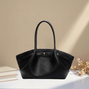 Small Leather Tote Bag Classic Shoulder Handbag Elegant Design Italian Crafted Pebbled Texture Minimalist Style Women Purse Weekender Travel