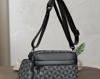 Bolso cruzado coreano pequeño de cuero, bolso de hombro minimalista, accesorio casual de moda para uso diario, compacto y elegante.