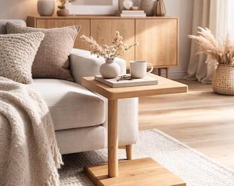 Minimalistischer C-Table aus massiver Eiche - quadratischer Sofa-Beistelltisch, handgefertigt