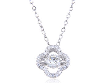 Diamant Klee Anhänger mit einem Tanzenden Moissanit Diamant in der Mitte.