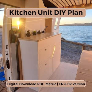Peut inclure: Un meuble de cuisine blanc avec un plan de travail en bois clair, comprenant deux tiroirs superposés et une porte de placard, conçu pour l'intérieur d'un van. Le texte Kitchen Unit DIY Plan et Digital Download PDF Metric | EN & FR Version est visible.