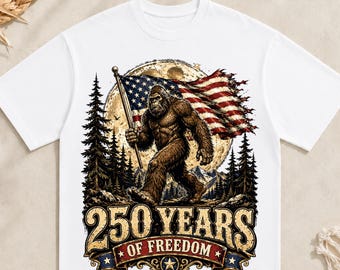 Bigfoot 250 Years of Freedom PNG, design patriottico di Sasquatch, grafica USA 1776–2026, PNG del 4 luglio, download digitale