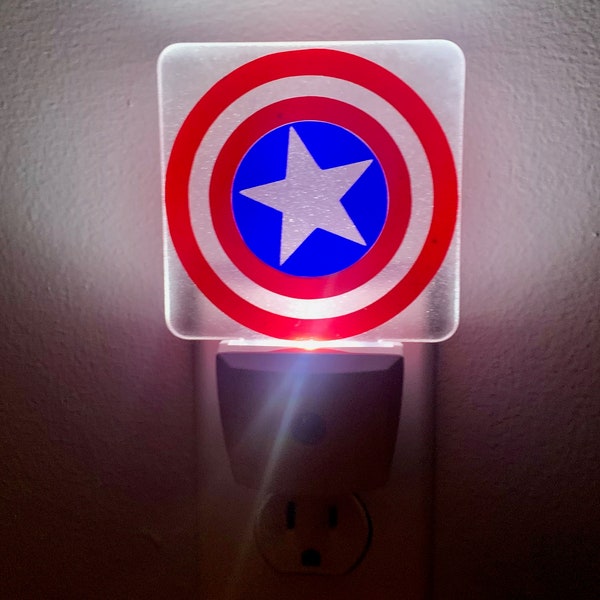 CAPTAIN AMERICA Avengers Plug-in LED Night Light with Dusk-Dawn Sensor, Super Hero Bedroom Superman, Batman, Hulk, Flash, Groot and Iron Man