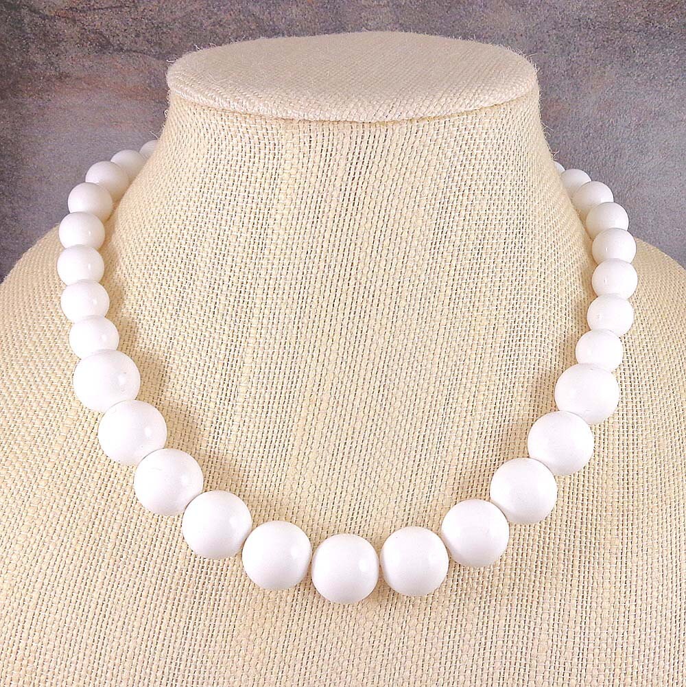 White Graduated Bead Necklace for Women Chunky Acrylic Strand Etsy UK