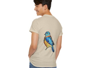 Lebendiger Vogel (auf der Rückseite des Shirts) | Unisex Schwere Baumwolle T-Shirt | Buntes Artsy Vogel-Design |