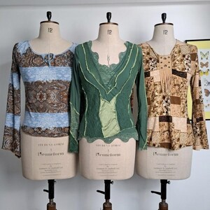 Y2K Fairycore-topbundel: bosgroene patchwork kanten mesh top, aardse blouse met gemengde print en franje en turkoois en bruin paisleymesh