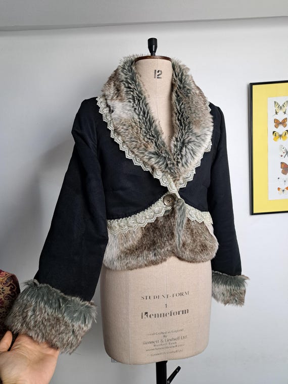 Vintage Black Jacket with Faux Fur and Lace Trim on Lapel and Cuffs | Dark Coquette Bolero | Mob Wife Aesthetic | Y2K Whimsigoth Myse Size L