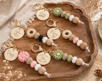 Personalized Daisy Keychain, Beaded Name Keyring, Custom Bag Charm, back to school gift ,Your Logo