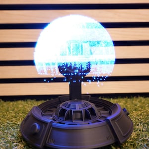 Star Wars Hologramm Projektor – Sci-Fi Deko mit Todesstern & TIE Fighter – Fan Geschenk