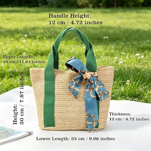 May include: A woven straw tote bag with green handles and trim. The bag has a blue scarf tied to the handle. Measurements: Upper Length 11.81 inches, Height 7.87 inches, Handle Height 4.72 inches, Lower Length 9.06 inches, Thickness 4.72 inches.