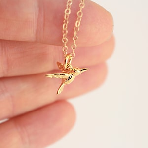 Gold Hummingbird Necklace, Gold Bird Necklace, Dainty Gold Necklace, Gold Charm Necklace, Dainty Gold Pendant Necklace for Women