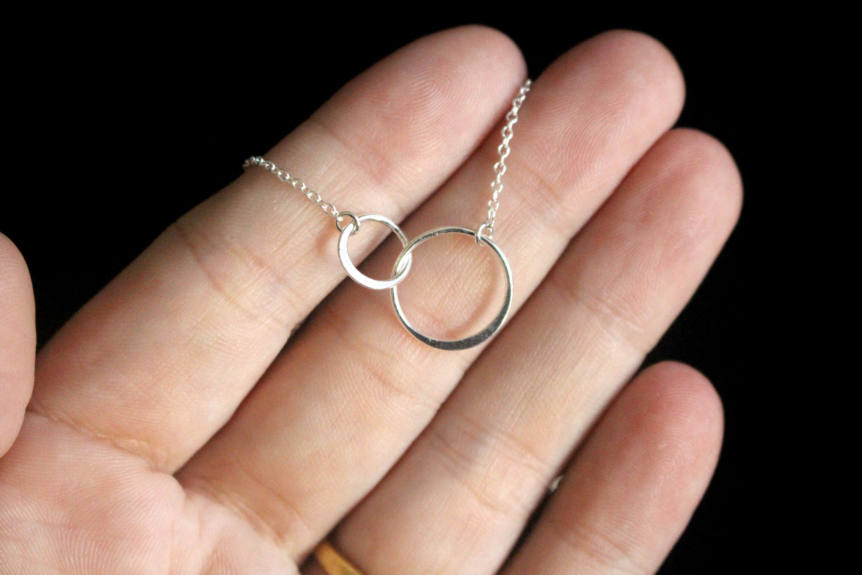 Silver Solid Interlocked Circles Necklace – Bijou Jewellery