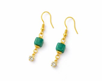 Pendientes de acero inoxidable con piedra verde, elegantes pendientes colgantes en tono dorado, joyería para mujer, idea de regalo, estilo boho chic.